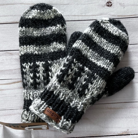 NWT KuSan 100% Wool Fleece Lined Mittens in Black White Gray - Picture 1 of 7